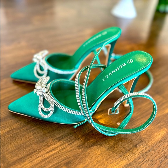 Nordstrom Shoes - Emerald Green Berness heels